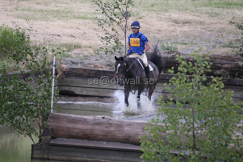 3H2O5836.JPG