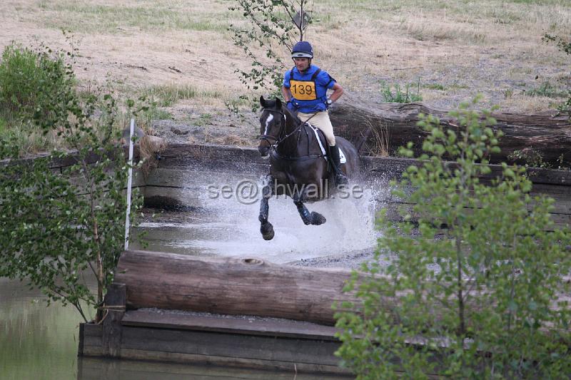 3H2O5837.JPG