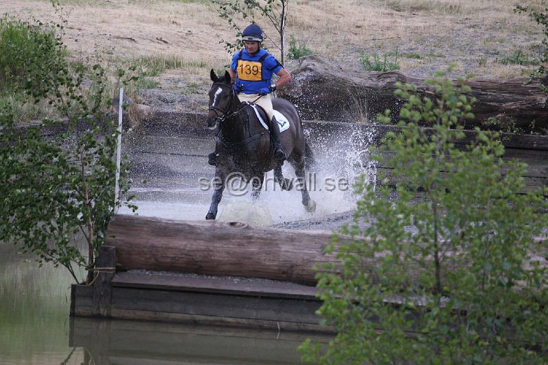 3H2O5839.JPG