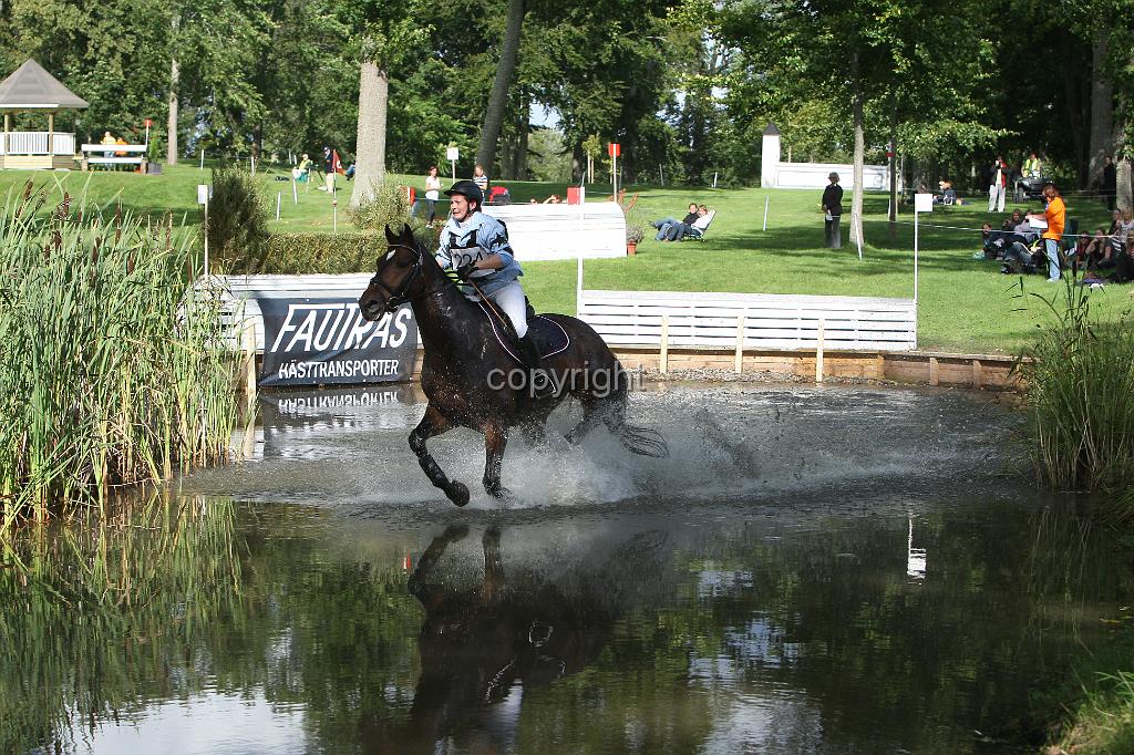 3H2O3980.JPG