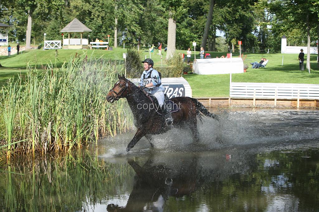 3H2O3983.JPG