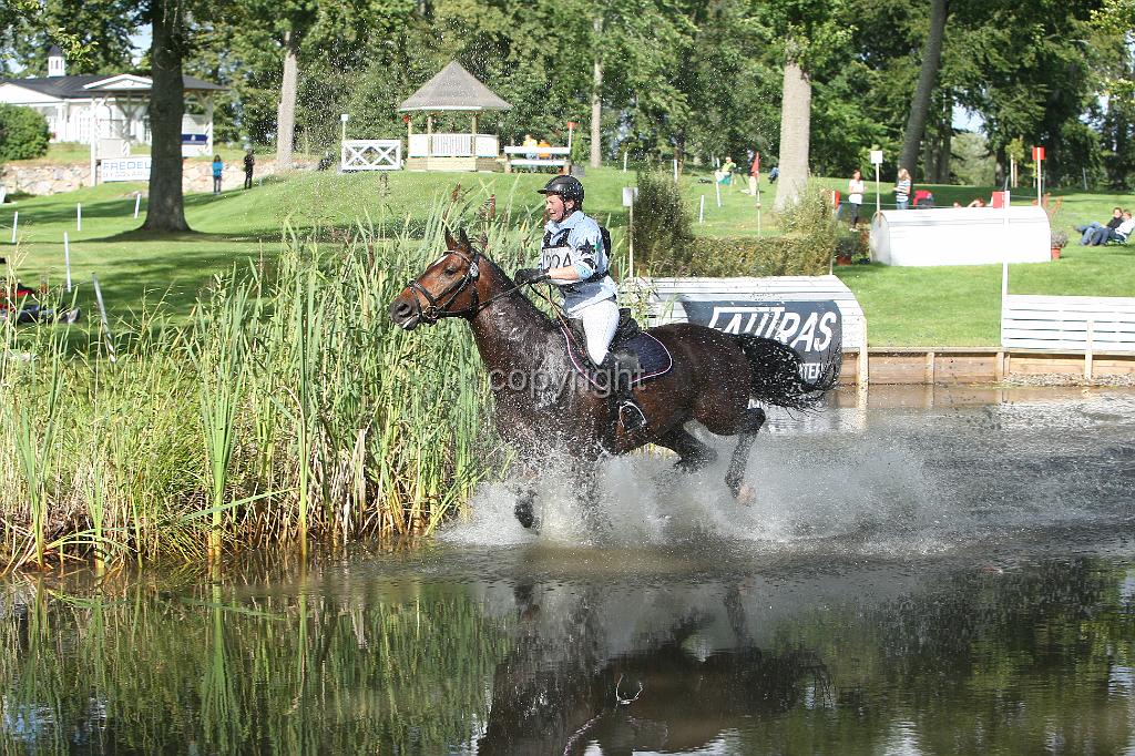 3H2O3985.JPG