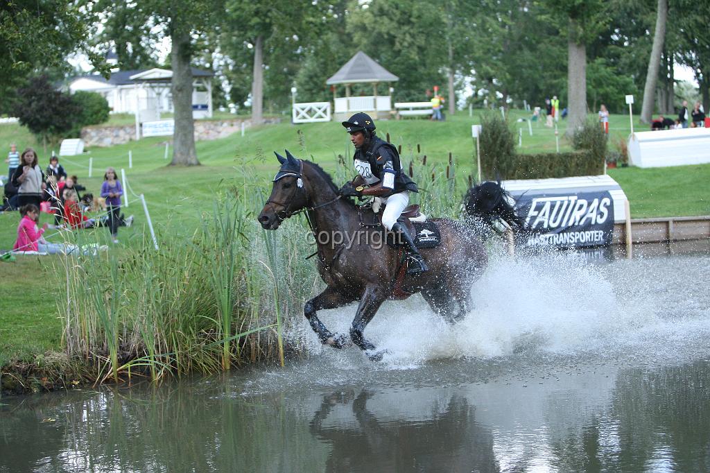 3H2O4085.JPG