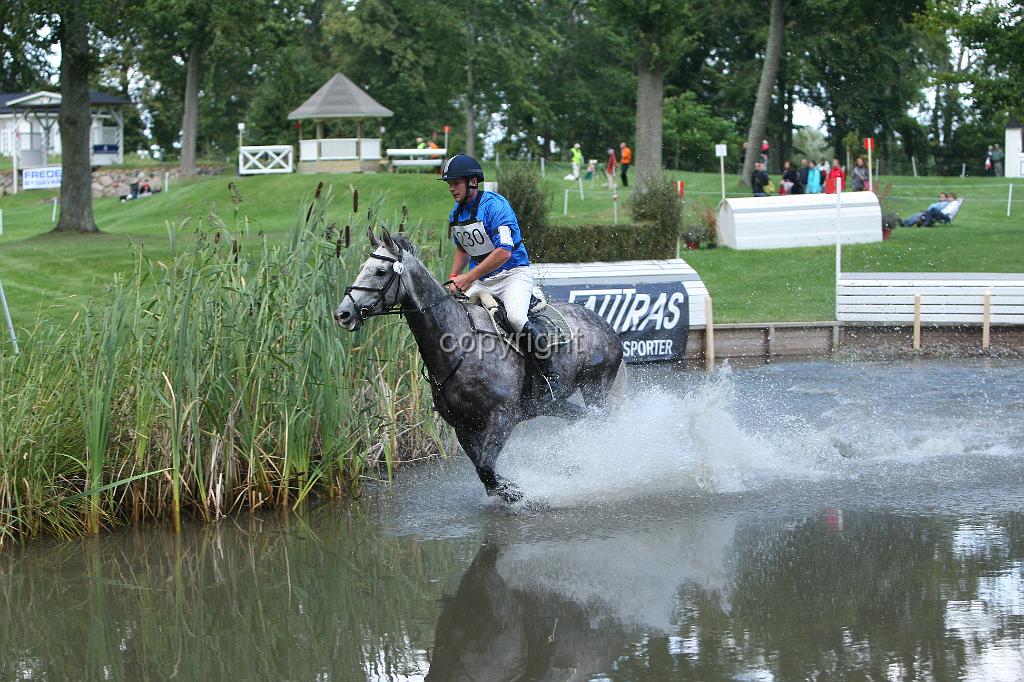 3H2O4161.JPG